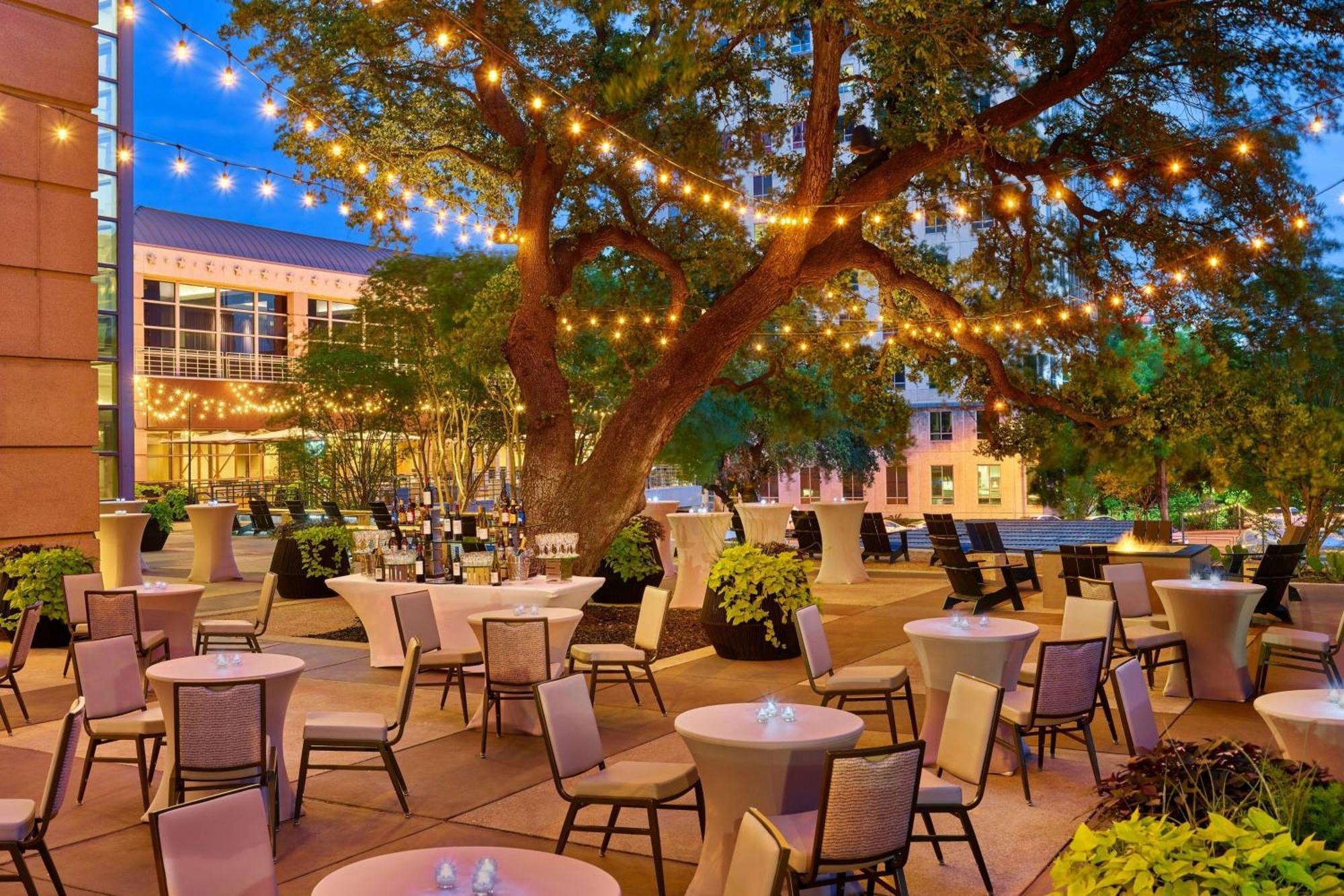 Downright Austin, A Renaissance Hotel Buitenkant foto
